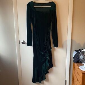 Elegant Long Sleeve Velvet Dress in Deep Green
